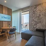 Апартаменты Douro Tower - Pool, 360cº View, Ac & Free Parking Вила-Нова-ди-Гая